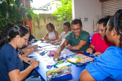 notícia: Governo do Amapá capacita mais de 200 professores da rede estadual em práticas lúdicas de alfabetização