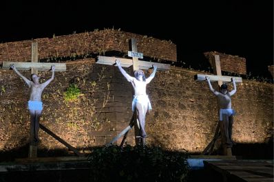 notícia: Espetáculo ‘Uma Cruz Para Jesus’ emociona público ao reviver a Paixão de Cristo, em Macapá