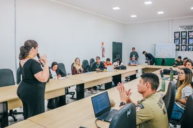 notícia: Governo do Amapá debate ações para fortalecer plano operacional de combate à queimadas e desmatamentos no estado 