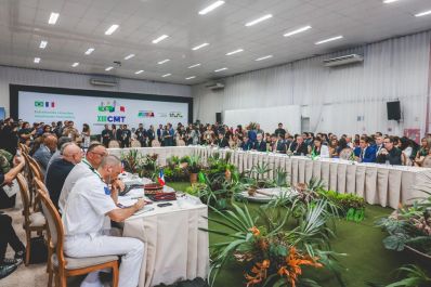 notícia: 13ª Comissão Mista Transfronteiriça alinha acordo para que visto francês seja emitido novamente no Amapá