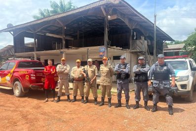 notícia: Corpo de Bombeiros resgata homem e criança que se perderam na floresta em Mazagão 