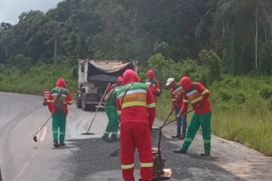 notícia: Governo do Amapá realiza serviços de manutenção asfáltica na Rodovia AP-070, em Macapá