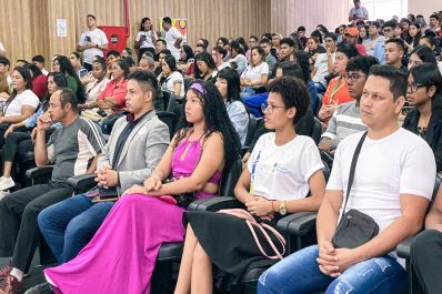 notícia: Aula inaugural marca o início dos cursos do projeto ‘Qualifica Amapá’, que irá beneficiar cerca de 500 pessoas