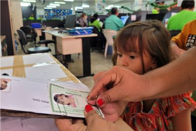 notícia: Governo do Amapá inicia entrega de documentos da campanha 'Meu Primeiro RG'