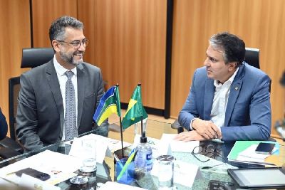 notícia: Governador Clécio Luís articula construção de escolas urbanas e indígenas no Amapá em encontro com ministro da Educação