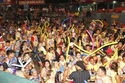 notícia: Carnaval 2024: 'Circuito Beira Rio' abre segunda noite de desfile de blocos, em Macapá 