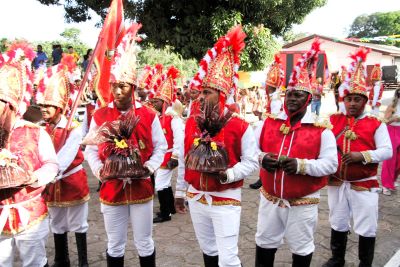 notícia: Festa de São Tiago: encenação da batalha entre Mouros e Cristãos inicia com ‘entrega de presentes’