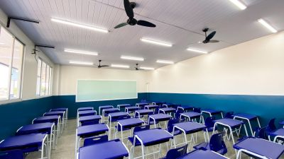 notícia: Volta às aulas: Governo do Amapá entrega mais de 23 mil novos kits de mobílias para escolas da rede estadual