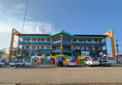 notícia: Alunos serão recepcionados com flores em jardim na escola Augusto dos Anjos, entregue pelo Governo do Amapá 