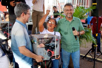 notícia: Governo do Amapá entrega 200 motores rabetas para produtores rurais de Oiapoque