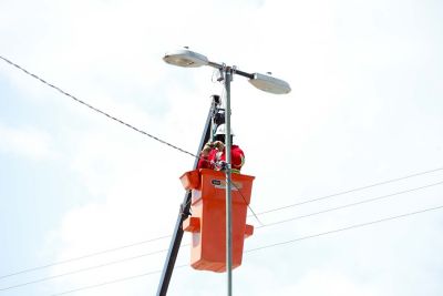 notícia: 53ª Expofeira: Governo do Amapá realiza serviços de manutenção na iluminação da rodovia Josmar Chaves Pinto