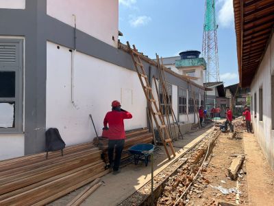 notícia: Governo do Estado inicia obra para substituição de telhado do Centro de Reabilitação do Amapá