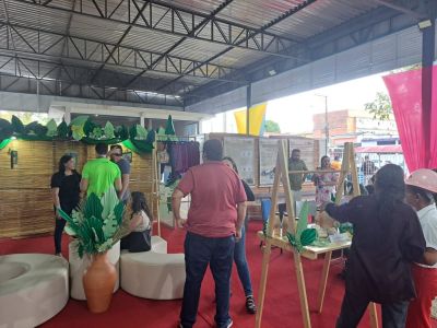 notícia: Curso de design da Ueap leva produtos sustentáveis e oficinas para a Expo Favela Innovation 2024