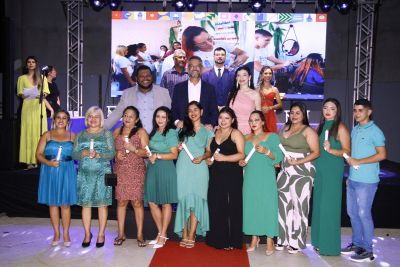 notícia: FOTOS: Formatura de 430 alunos do Qualifica Amapá marcou o encerramento de cursos de capacitação profissional oferecidos pelo Governo do Estado