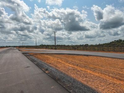 notícia: Governo do Estado executa mais de 90% da pavimentação do encaixe do Ramal Farinha Seca com a Rodovia AP-070, em Macapá