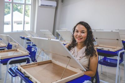 notícia: ‘Escuto as histórias e me emociono’, relata aluna que o entrar pela primeira vez no Novo Cândido Portinari