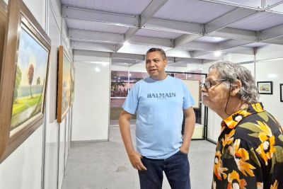 notícia: 53ª Expofeira: Governo do Estado reverencia história local e comercializa obras de artistas amapaenses