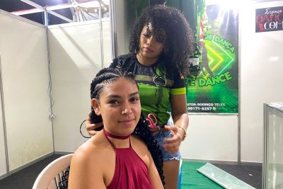 notícia: 'Vou indicar o serviço para minhas amigas', diz paraense ao renovar visual na 53ª Expofeira do Amapá