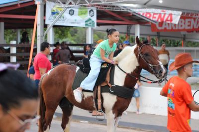 notícia: Passeio a cavalo atrai e diverte público de todas as idades na 53ª Expofeira do Amapá