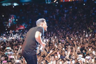 notícia: Wesley Safadão lota Arena Rio Amazonas e estremece público na terceira noite da 53ª Expofeira do Amapá