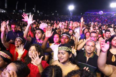 notícia: FOTOS: Banda Som e Louvor emociona multidão em noite abençoada na 53ª Expofeira do Amapá