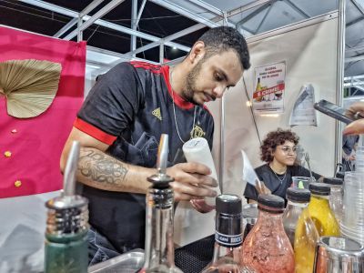 notícia: ‘Lucrei R$ 17 mil em seis dias de programação’, diz bartender ao apostar na venda de drinks na 53ª Expofeira do Amapá