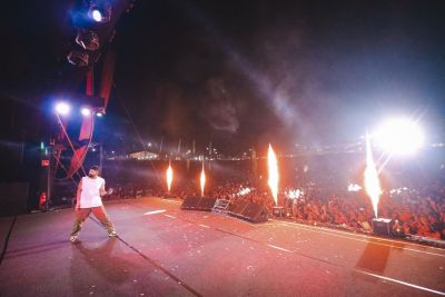 notícia: Em noite de samba e pagode, Dilsinho lota Arena Rio Amazonas na 53ª Expofeira do Amapá