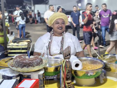 notícia: Depois de faturar R$ 25 mil no ano passado, vendedora de acarajé aposta na 53ª Expofeira do Amapá para dobrar lucro