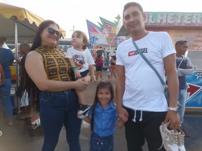 notícia: 'Incrível esse momento com as crianças', celebra dona de casa que trouxe os filhos pela 1ª vez no parque de diversão da 53ª Expofeira do Amapá