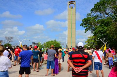 notícia: Equinócio da primavera: ápice do fenômeno da passagem das estações é celebrado por visitantes do monumento Marco Zero, em Macapá