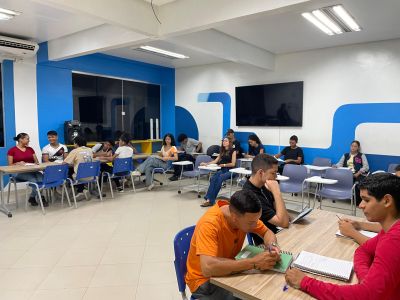 notícia: Governo do Estado e Senac levam qualificação profissional para alunos do Novo Amapá Jovem