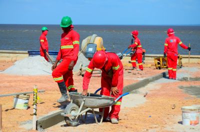 notícia: Governo do Estado inicia construção de meios-fios das áreas de piquenique e pet do Complexo do Aturiá, em Macapá