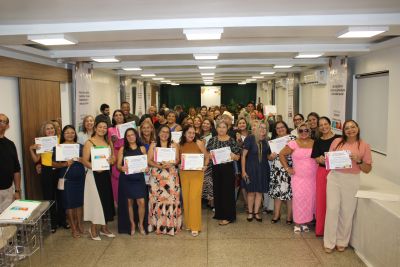 notícia: Governo do Amapá celebra aposentadoria de mais de 60 profissionais da educação com reconhecimento e homenagens