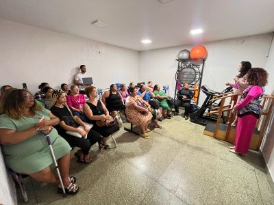 notícia: Outubro Rosa: pacientes do Barisus participam de ação preventiva contra o câncer de mama promovida pelo Governo do Amapá