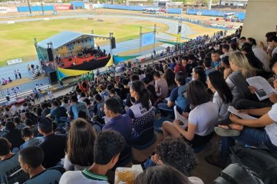 notícia: Governo do Amapá promove aulões da ‘Central do Enem' para mais de 6 mil alunos no Estádio Zerão, em Macapá