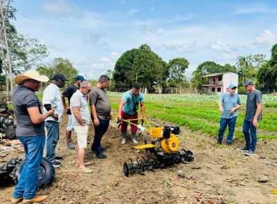 notícia: Amapá mais Produtivo: Governo do Estado entrega equipamentos para as localidades de Igarapé Amazonas e Linha F, em Macapá