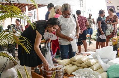 notícia: Governo do Amapá garante atendimentos de saúde, trânsito e comércio em ação social do 'TCE na Comunidade', em Tartarugalzinho 