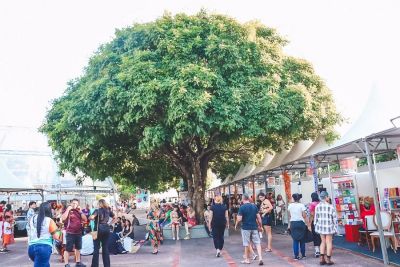 notícia: Visitantes da Folia Literária Internacional do Governo do Amapá podem acessar livrarias e editoras no Parque do Forte, em Macapá