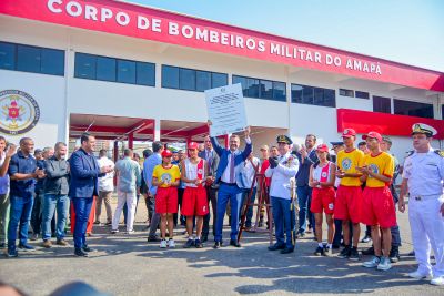 notícia: Governador Clécio Luís entrega novo prédio moderno do Comando Geral do Corpo de Bombeiros para sociedade e militares em Macapá