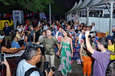 notícia: ‘A Folia entrega futuro, sonhos e esperança por meio da literatura’, destaca governador Clécio Luís na abertura de evento cultural no Amapá