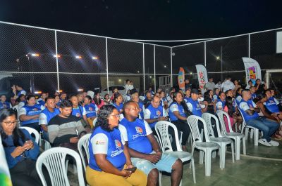 notícia: Governo do Amapá realiza aula inaugural do curso de marcenaria no Residencial Miracema, em Macapá