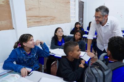 notícia: Governador Clécio Luís acompanha obras de reconstrução da Escola Estadual Lauro Chaves, na Zona Sul de Macapá