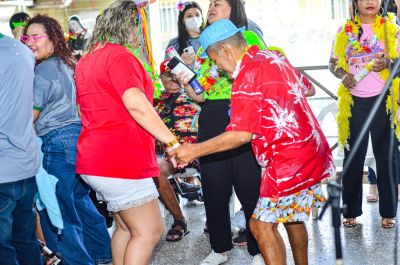 notícia: Governo do Amapá proporciona momento de lazer para terceira idade com baile de idosos no Residencial Miracema, em Macapá