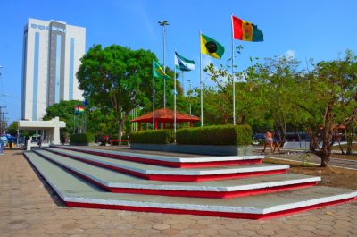 notícia: Governo do Amapá conclui serviços de revitalização da Praça da Bandeira, em Macapá 