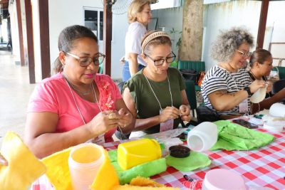 notícia: Governo do Estado leva curso de artesanato e técnicas de bem-estar para mulheres nos '16 Dias de Ativismo', em Macapá