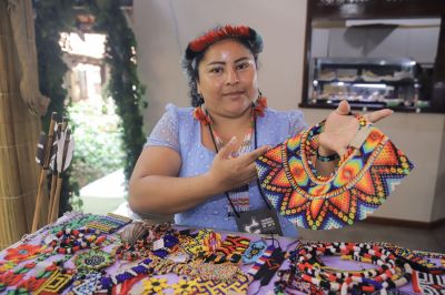 notícia: Feira temática em frente à Casa do Artesão garante renda extra no fim de ano para trabalhadores, em Macapá