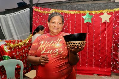 notícia: ‘Feliz por essa oportunidade de empreender’, diz vendedora de comidas típicas no ‘Natal Luz’ do Governo do Amapá