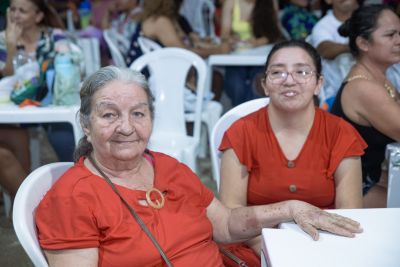 notícia: 'Nos permitiu sentir o encanto dessa época', diz moradora do Macapaba no ‘Natal Luz’ do Governo do Amapá