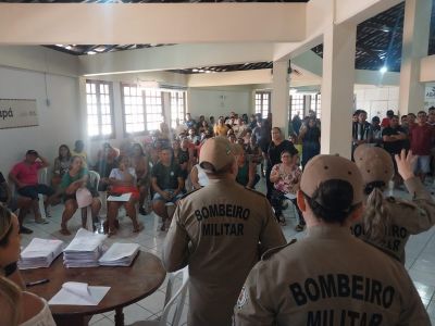 notícia: Governo do Amapá orienta 200 empreendedores sobre cuidados contra incêndios durante vendas no maior Ano Novo da Amazônia