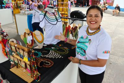 notícia: 'Grande oportunidade de expor meu trabalho', diz artesã durante feira de empreendedorismo do Governo do Estado no Réveillon do Amapá